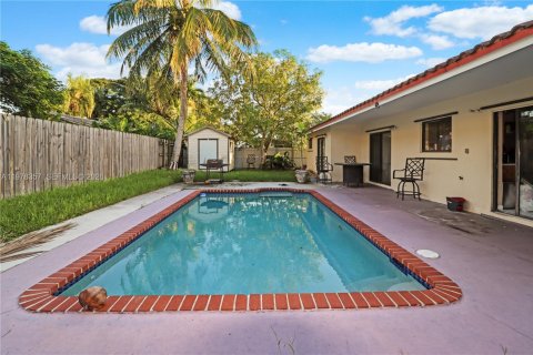 House in Miami, Florida 4 bedrooms, 151.9 sq.m. № 2042144 - photo 16