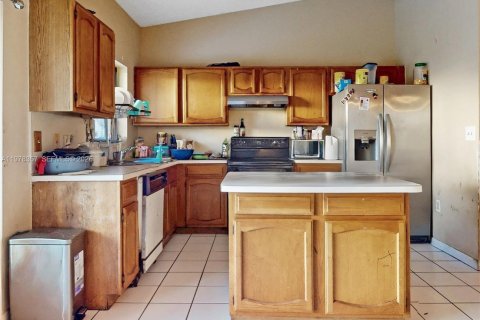 House in Miami, Florida 4 bedrooms, 151.9 sq.m. № 2042144 - photo 4