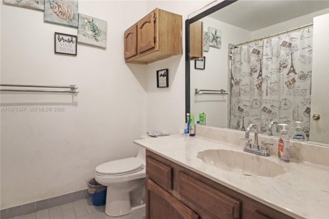 House in Miami, Florida 4 bedrooms, 151.9 sq.m. № 2042144 - photo 13