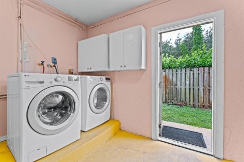 Купить виллу или дом в Корал-Спрингс, Флорида 1 комната, 129.32м2, № 2426370 - фото 27