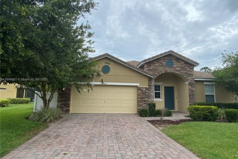 House in Kissimmee, Florida 5 bedrooms № 1850563 - photo 2