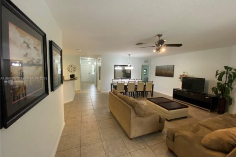 House in Kissimmee, Florida 5 bedrooms № 1850563 - photo 5