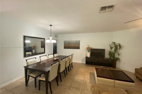 House in Kissimmee, Florida 5 bedrooms № 1850563 - photo 9
