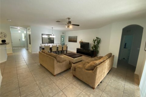 House in Kissimmee, Florida 5 bedrooms № 1850563 - photo 4