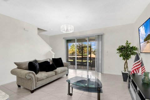 Adosado en alquiler en Davenport, Florida, 3 dormitorios, 155.43 m2 № 2110472 - foto 2