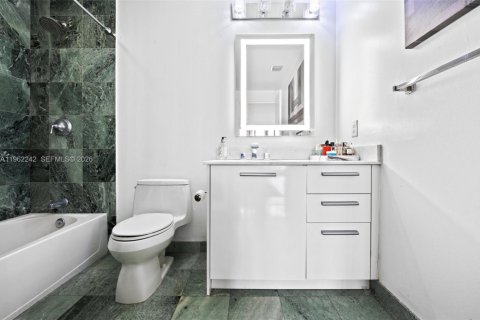 Купить кондоминиум в Майами, Флорида 1 спальня, 92.9м2, № 2025831 - фото 25