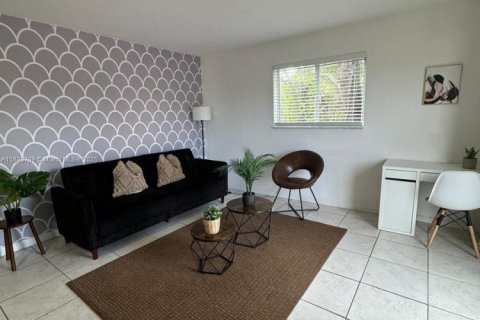 Apartment in Miami, Florida 2 bedrooms, 1289.86 sq.m. № 1938974 - photo 3