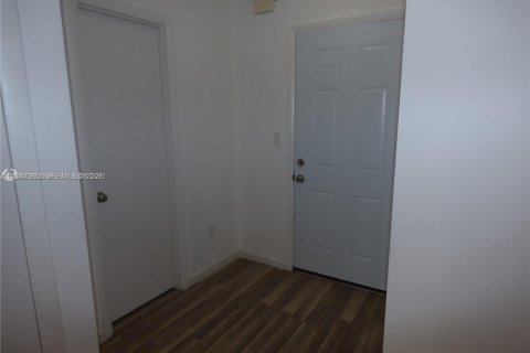 Condo in North Miami Beach, Florida, 1 bedroom  № 1998789 - photo 3