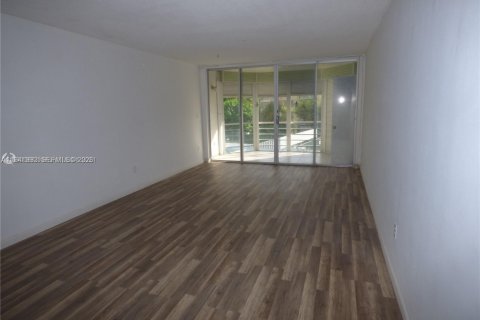 Condo in North Miami Beach, Florida, 1 bedroom  № 1998789 - photo 7