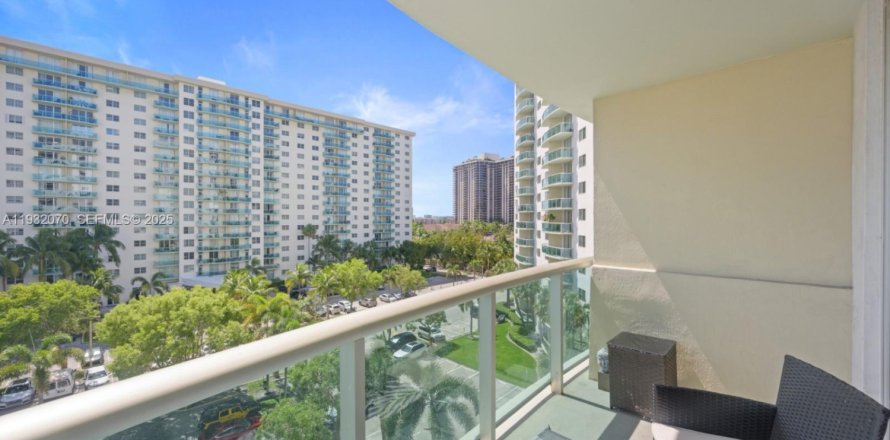 Condo à Sunny Isles Beach, Floride, 1 chambre  № 1991634