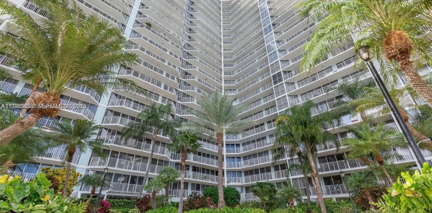 Кондоминиум с 2 спальнями в Норт-Бей-Виллидж, Флорида № 2003877