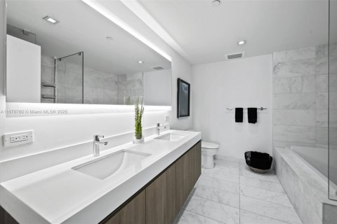 Condominio en venta en Fort Lauderdale, Florida, 2 dormitorios, 119.29 m2 № 1867199 - foto 29