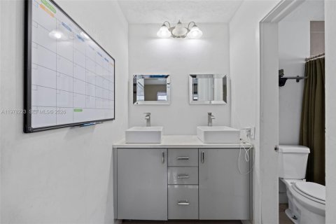 House in Lauderhill, Florida 4 bedrooms, 152.82 sq.m. № 2046719 - photo 14