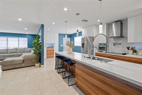 House in Lauderhill, Florida 4 bedrooms, 152.82 sq.m. № 2046719 - photo 9