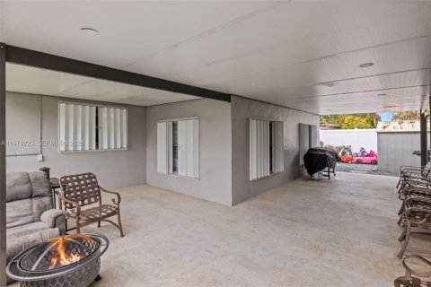 House in Lauderhill, Florida 4 bedrooms, 152.82 sq.m. № 2046719 - photo 29