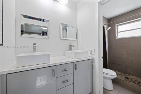 House in Lauderhill, Florida 4 bedrooms, 152.82 sq.m. № 2046719 - photo 15