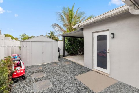 House in Lauderhill, Florida 4 bedrooms, 152.82 sq.m. № 2046719 - photo 23