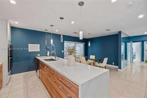 House in Lauderhill, Florida 4 bedrooms, 152.82 sq.m. № 2046719 - photo 10