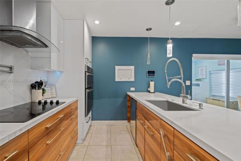 House in Lauderhill, Florida 4 bedrooms, 152.82 sq.m. № 2046719 - photo 11