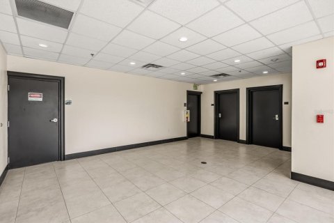 Commercial property in Casselberry, Florida 148.64 sq.m. № 2111677 - photo 23