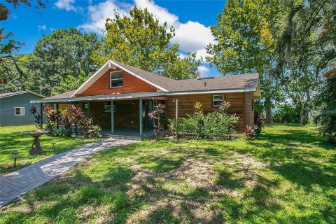 House in Winter Haven, Florida 3 bedrooms, 199.65 sq.m. № 1912946 - photo 4