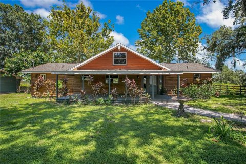 House in Winter Haven, Florida 3 bedrooms, 199.65 sq.m. № 1912946 - photo 1