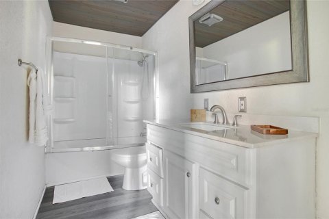 House in Winter Haven, Florida 3 bedrooms, 199.65 sq.m. № 1912946 - photo 24