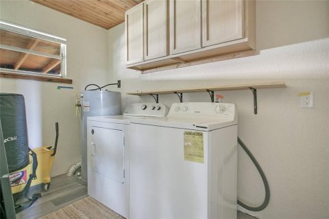 House in Winter Haven, Florida 3 bedrooms, 199.65 sq.m. № 1912946 - photo 25