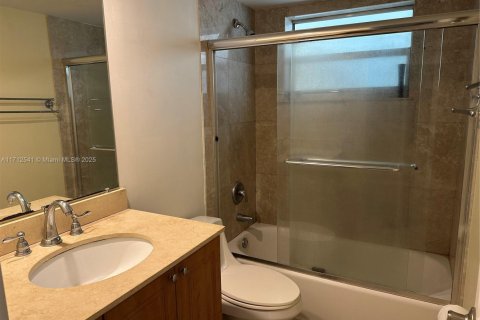 Condo in Miami Beach, Florida, 1 bedroom  № 1472274 - photo 11