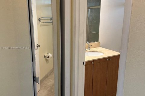 Condo in Miami Beach, Florida, 1 bedroom  № 1472274 - photo 10