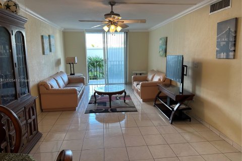 Condo in Miami Beach, Florida, 1 bedroom  № 1472274 - photo 1