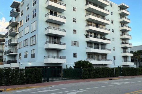 Condo in Miami Beach, Florida, 1 bedroom  № 1472274 - photo 13