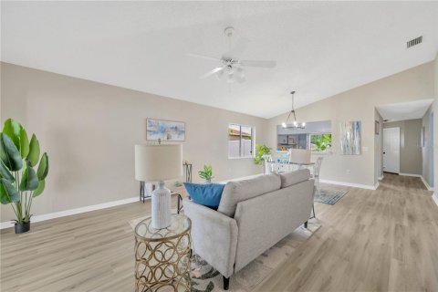 House in Plant City, Florida 3 bedrooms, 112.41 sq.m. № 1909804 - photo 7