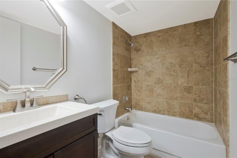 Купить кондоминиум в Палм-Харбор, Флорида 8 комнат, 99.41м2, № 2151507 - фото 16