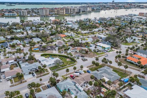 Propiedad comercial en venta en Clearwater, Florida, 181.07 m2 № 1732978 - foto 11