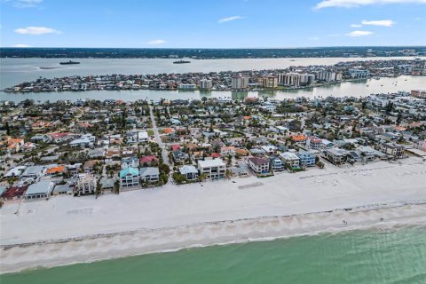 Propiedad comercial en venta en Clearwater, Florida, 181.07 m2 № 1732978 - foto 14