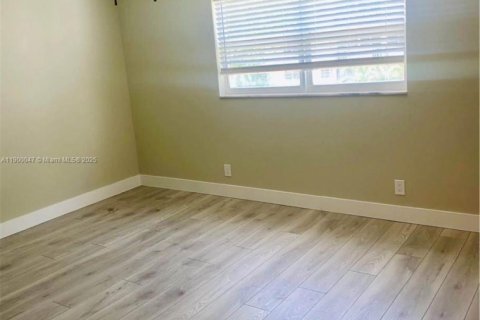 Condo in Hallandale Beach, Florida, 2 bedrooms  № 1952638 - photo 3