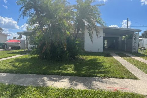 Villa ou maison à Port Charlotte, Floride 3 chambres, 83.33 m2 № 2354252