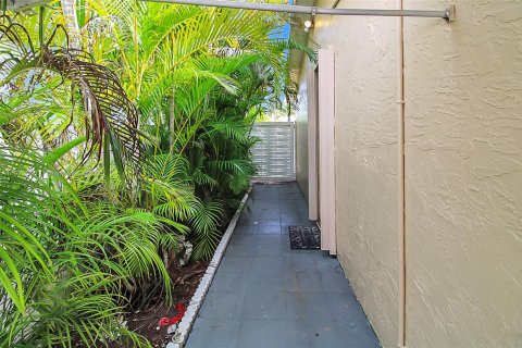 Villa ou maison à vendre à Miami, Floride: 4 chambres, 226.22 m2 № 1969290 - photo 30