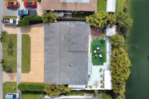 Villa ou maison à vendre à Miami, Floride: 4 chambres, 226.22 m2 № 1969290 - photo 6