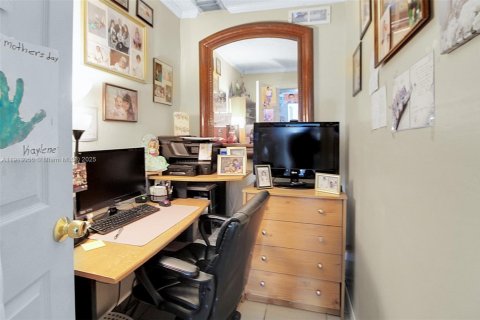 Villa ou maison à vendre à Miami, Floride: 4 chambres, 226.22 m2 № 1969290 - photo 14