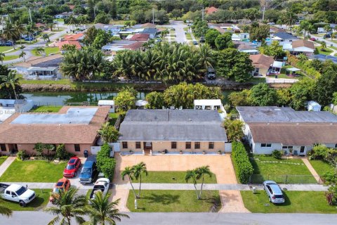 Villa ou maison à vendre à Miami, Floride: 4 chambres, 226.22 m2 № 1969290 - photo 8