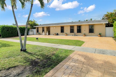 Villa ou maison à vendre à Miami, Floride: 4 chambres, 226.22 m2 № 1969290 - photo 9