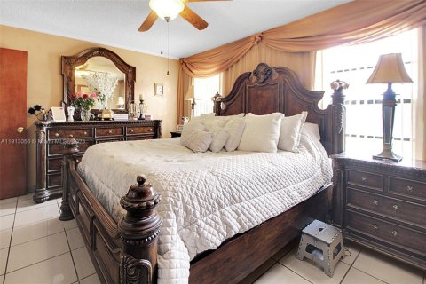 Villa ou maison à vendre à Miami, Floride: 4 chambres, 226.22 m2 № 1969290 - photo 25