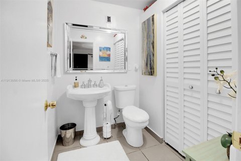 Villa ou maison à vendre à Miami, Floride: 4 chambres, 226.22 m2 № 1969290 - photo 15