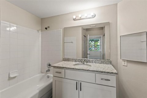 Condo in Orlando, Florida, 3 bedrooms  № 2379691 - photo 10