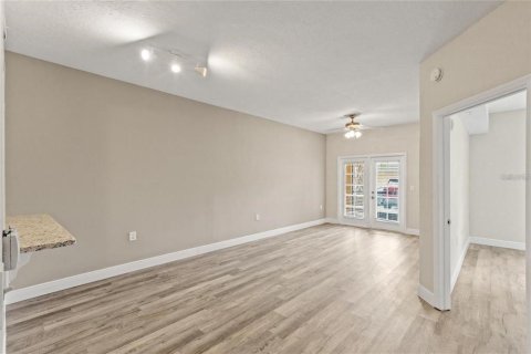 Condo in Orlando, Florida, 3 bedrooms  № 2379691 - photo 2