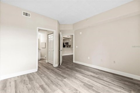 Condo in Orlando, Florida, 3 bedrooms  № 2379691 - photo 14