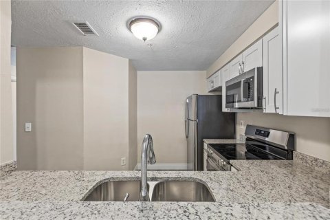 Condo in Orlando, Florida, 3 bedrooms  № 2379691 - photo 5