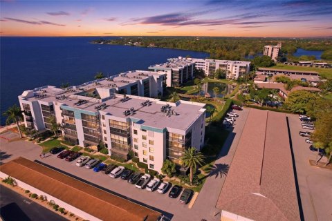 Condo in North Fort Myers, Florida, 2 bedrooms № 2107100 - photo 3